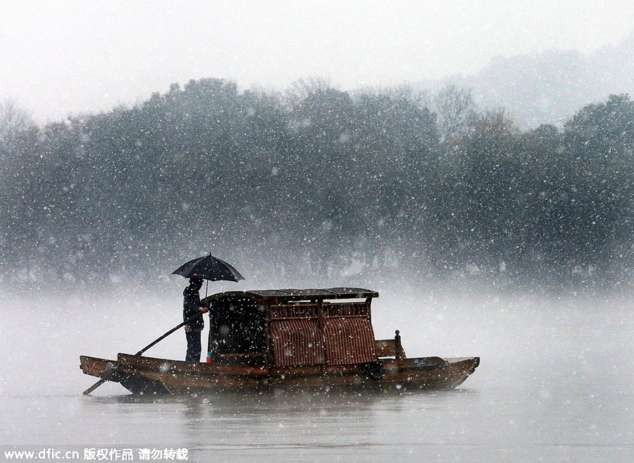 Hangzhou embraces first snowfall of the season