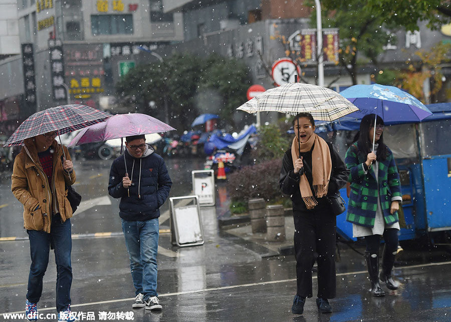 Hangzhou embraces first snowfall of the season