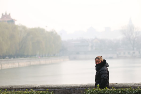 Beijing issues first red alert for heavy air pollution