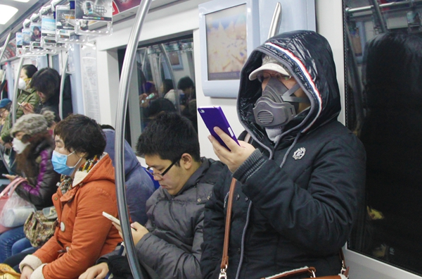 Life in smoggy Beijing amid red alert