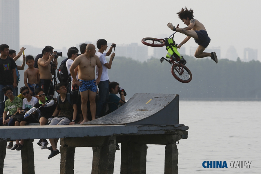 China Daily Pictures of the year 2015: Triumphs, tragedies & life's little moments