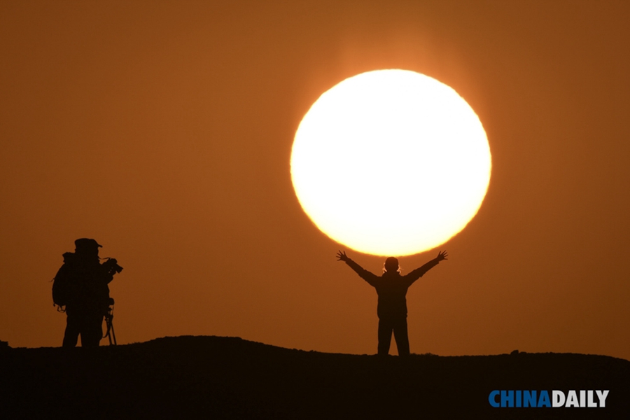 China Daily Pictures of the year 2015: Triumphs, tragedies & life's little moments