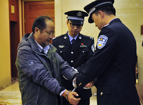 Chinese man wanted on corruption charges returned from Africa
