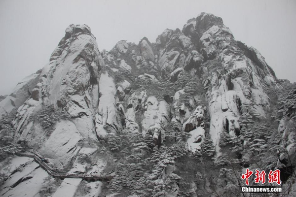 Record-breaking cold freezes 90 percent of China