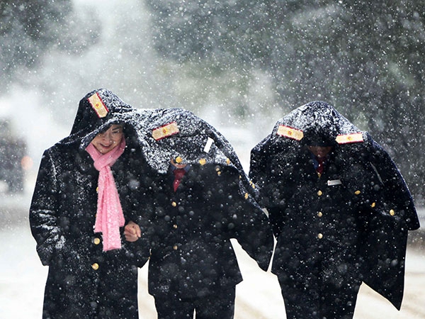 Record-breaking cold freezes 90 percent of China