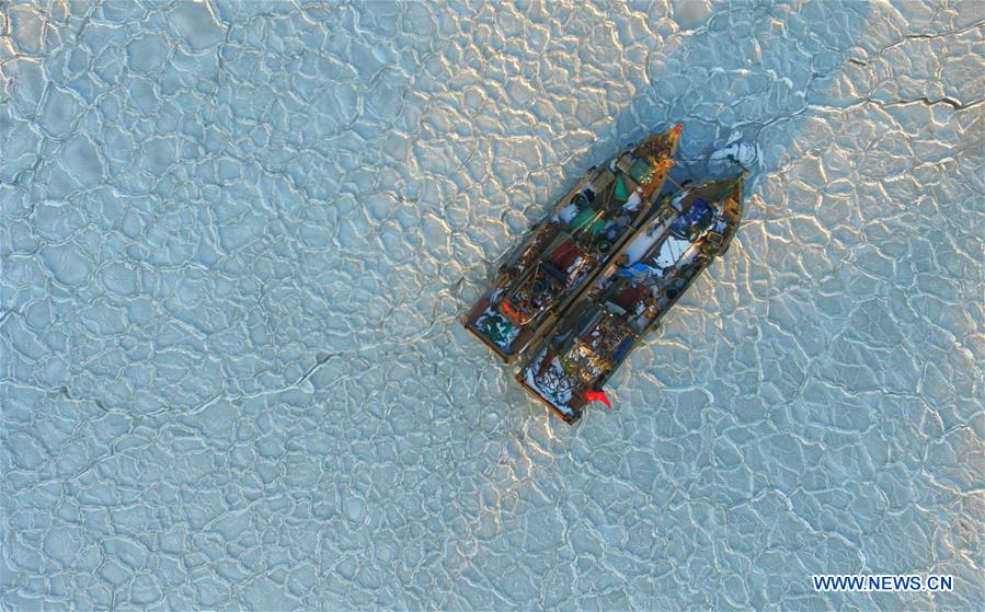 Sea ice traps boats as cold wave sweeps across East China