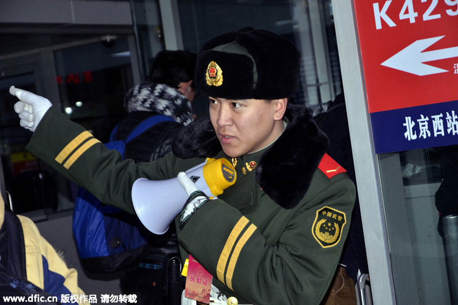 Train stations see peak in Spring Festival travelers