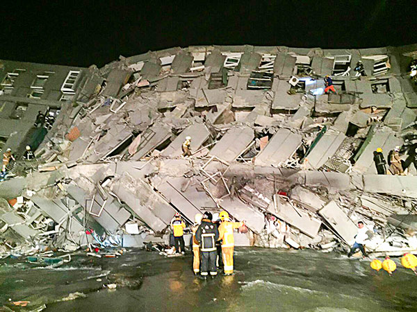 Rescuers race to save surviviors in Taiwan