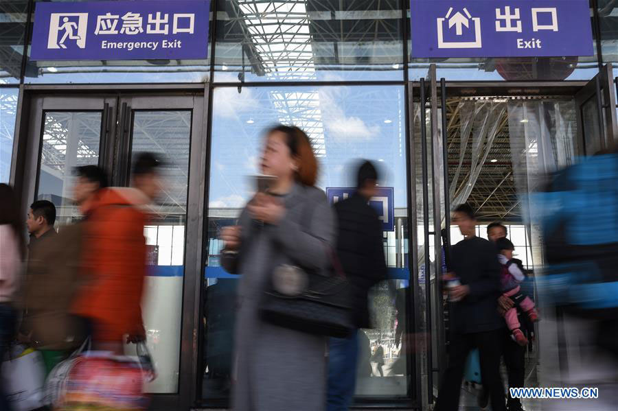 People start to return to work as Spring Festival holiday nearly ends