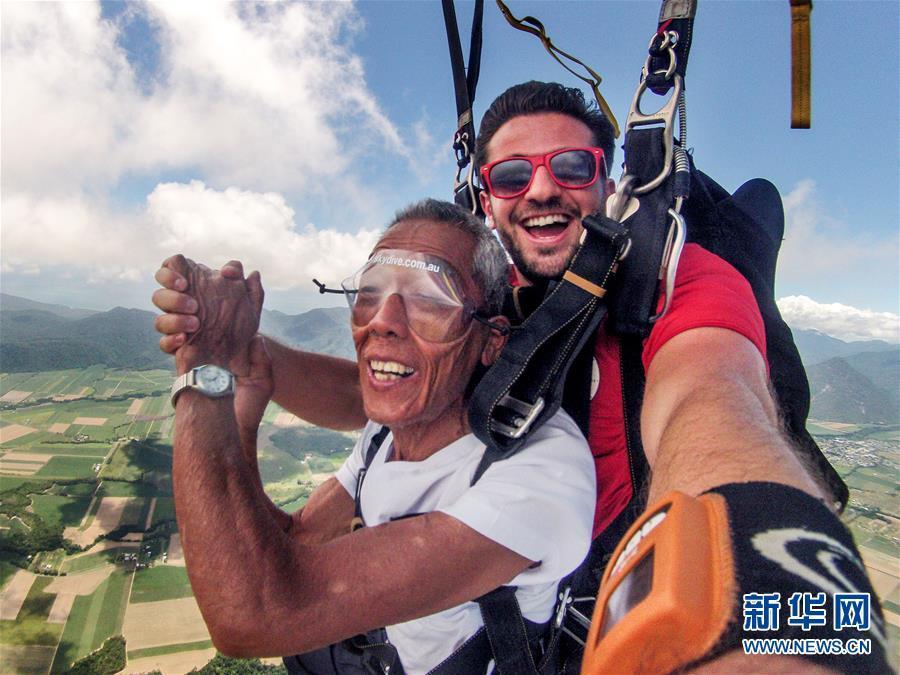 Cancer-survivor marks golden wedding anniversary with daring Australia trip