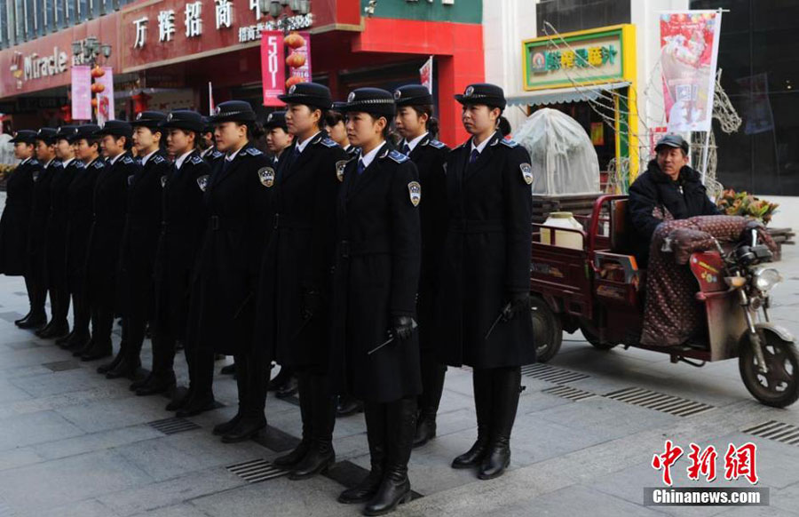 Female patrol officers are ready in Lanzhou