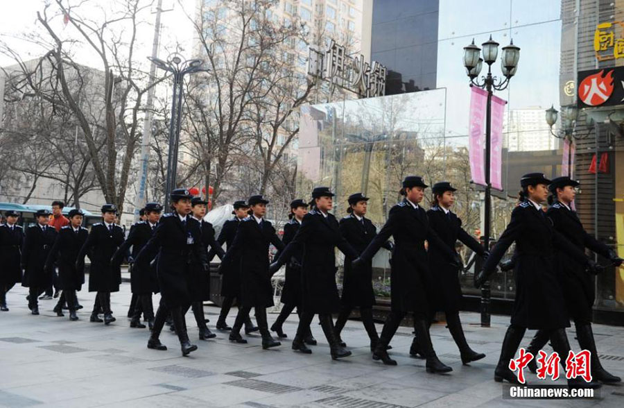 Female patrol officers are ready in Lanzhou