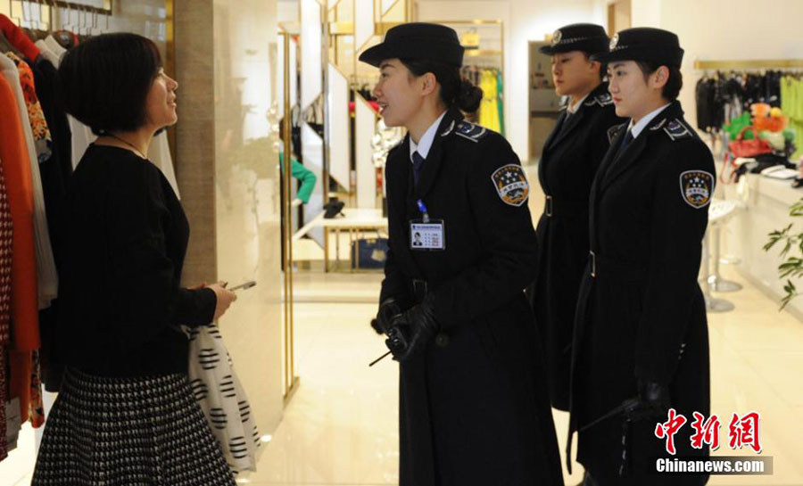 Female patrol officers are ready in Lanzhou