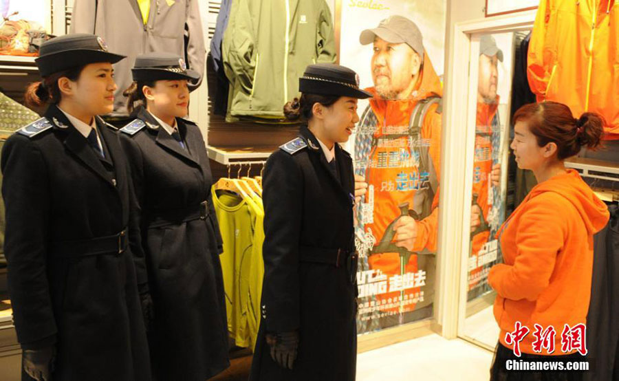 Female patrol officers are ready in Lanzhou