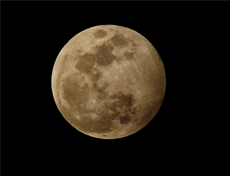 In photos: Lunar eclipses visible in eastern China