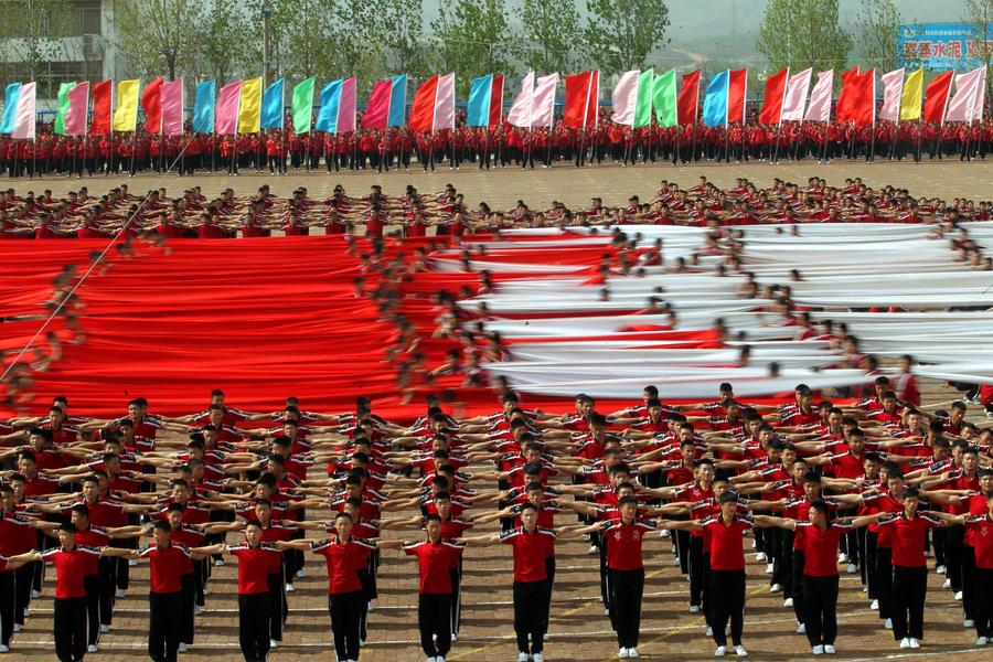 26,000 Kung Fu students form huge patterns