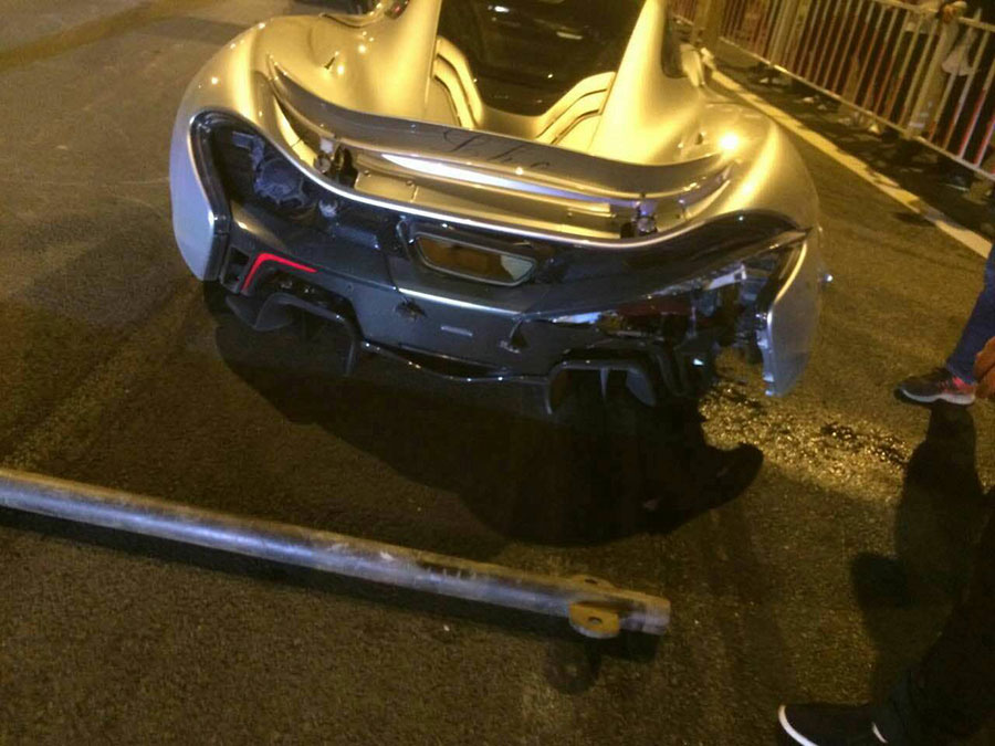 $2m hyper car crashes in East China