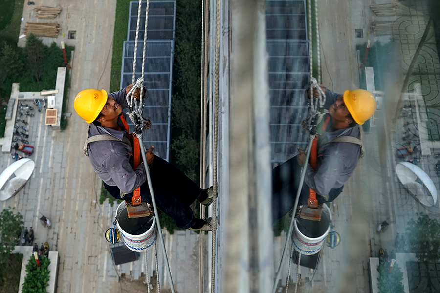 Snapshots of modern-day Chinese at work