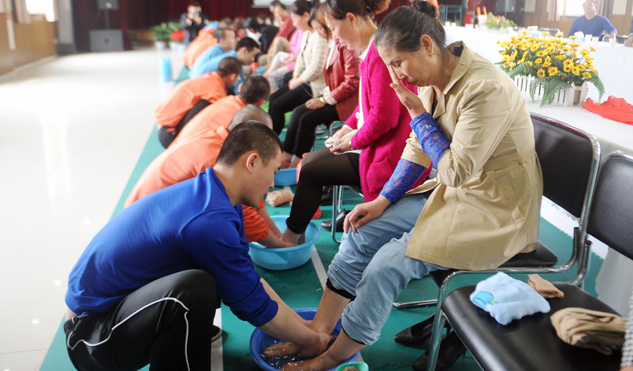 Celebrating Mother's Day throughout China