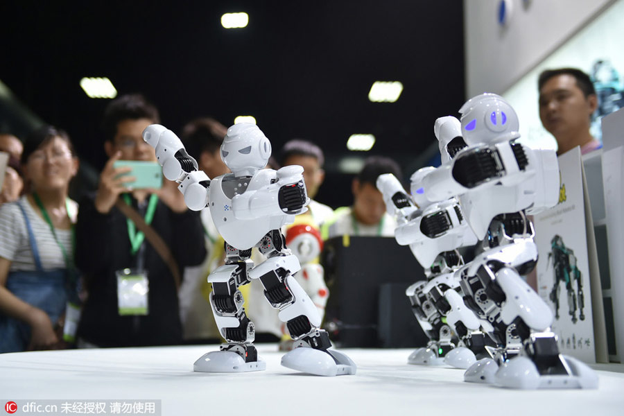 Robots dance, fight fire and serve meal at Henan expo