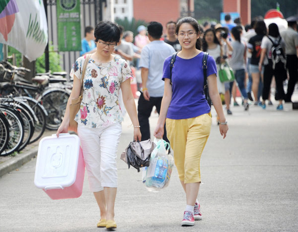 Migrants' children will be able to take <EM>gaokao</EM> locally