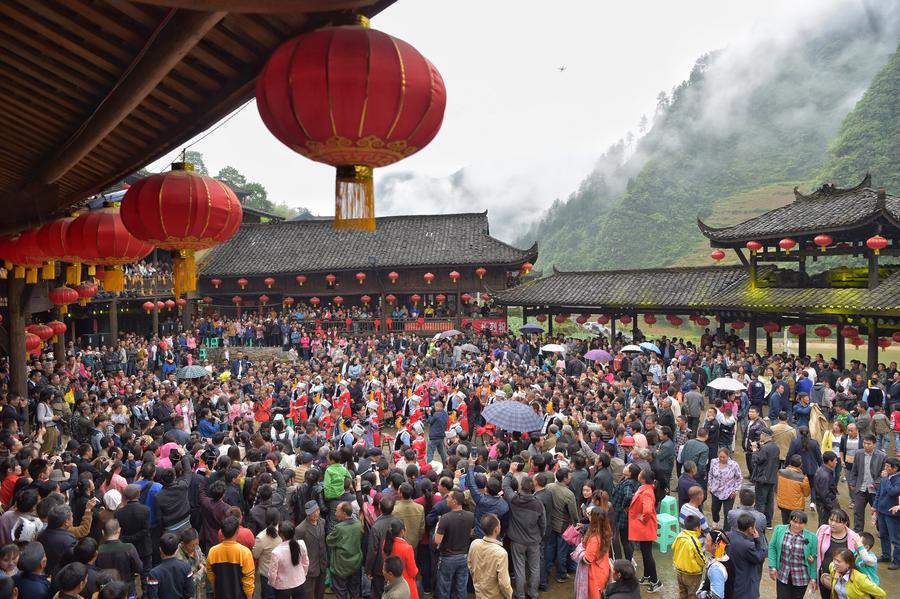 Dozen of couples participate in group wedding ceremony in SW China