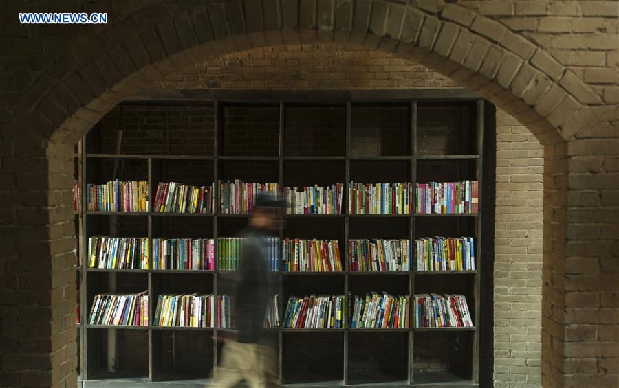 Library modified from cave dwellings attracts readers in C China