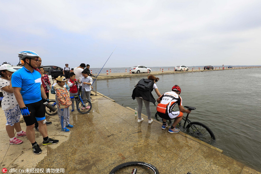 Walking along a 'water' highway on Poyang Lake