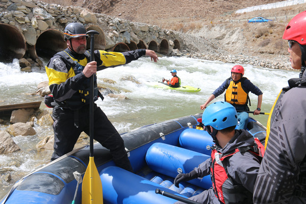 Rafting event offers quake-hit Yushu chance to make splash