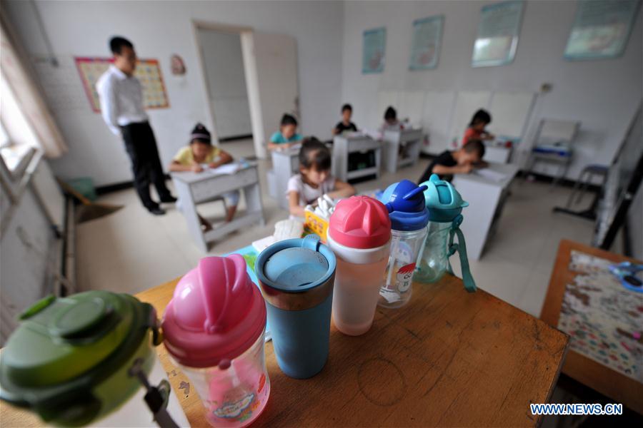 Congenital HIV carrier students in Shanxi's Red Ribbon School