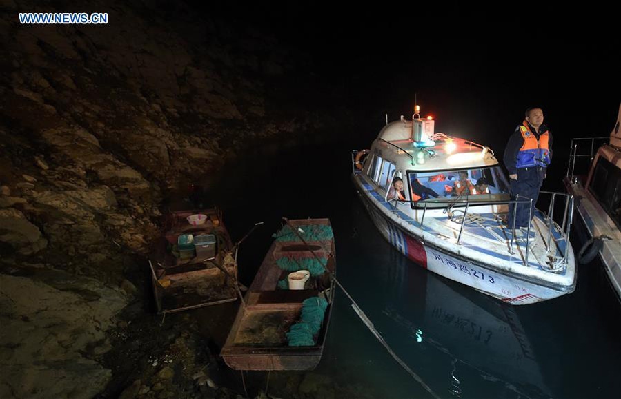 Tour boats suspended after boat capsizes in SW Chinese city