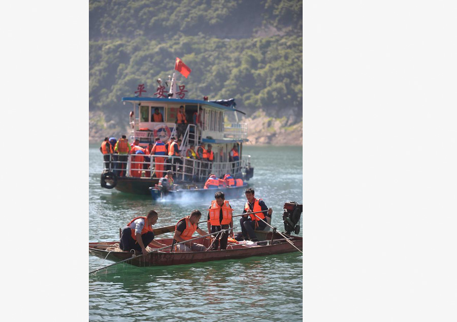 Tour boats suspended after boat capsizes in SW Chinese city