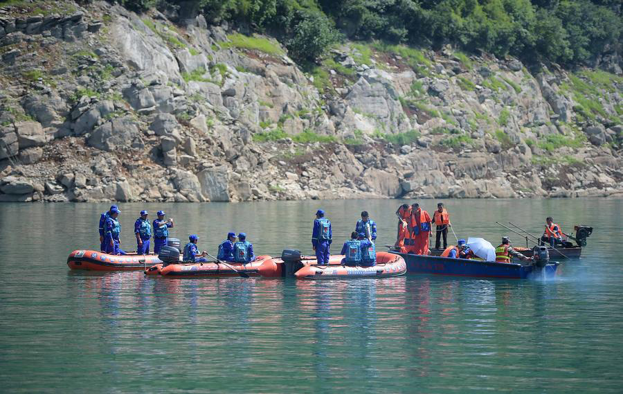 Tour boats suspended after boat capsizes in SW Chinese city