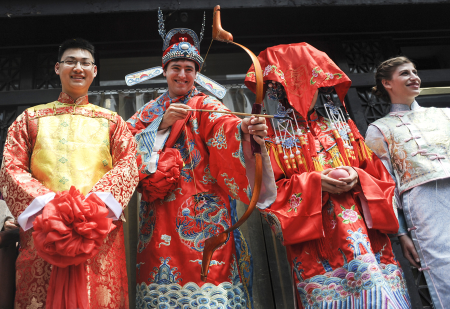 American marries Chinese girl in traditional wedding