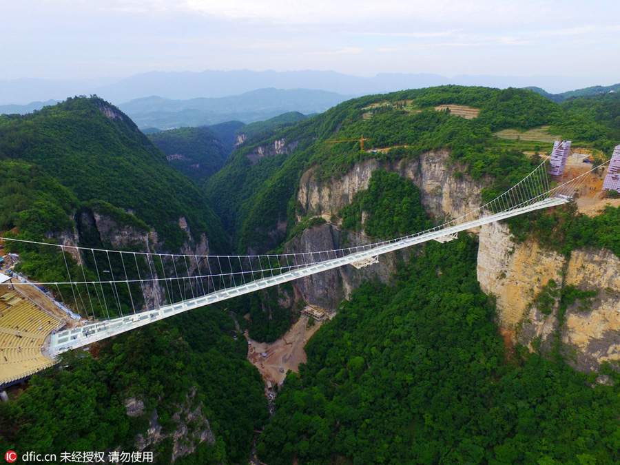 Models grace world's longest glass bridge