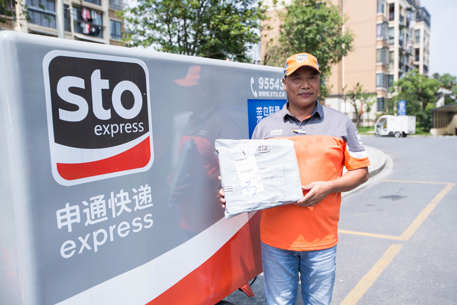 Leaders of Chinese giant express companies deliver packages in person