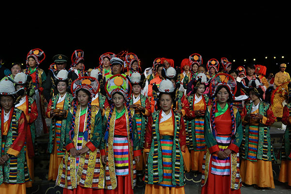 Tibetan opera offers amateur actors extra income