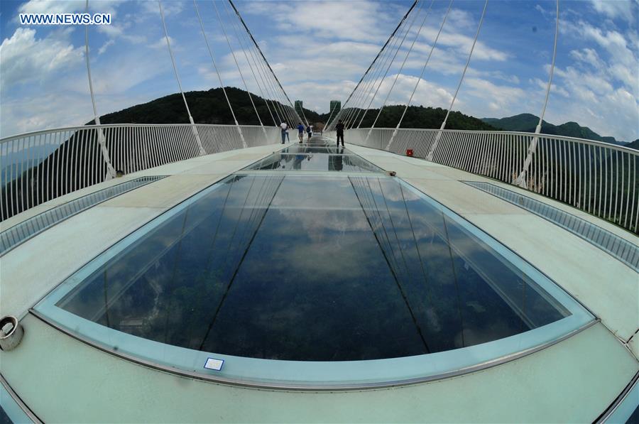 World's longest glass bridge to be put into use