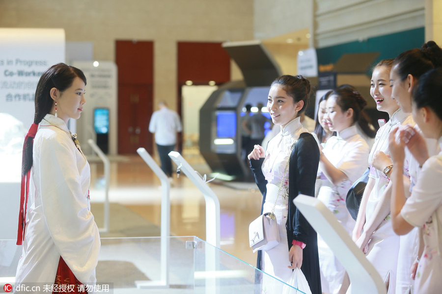 Beauty robot attracts attention during Summer Davos in Tianjin