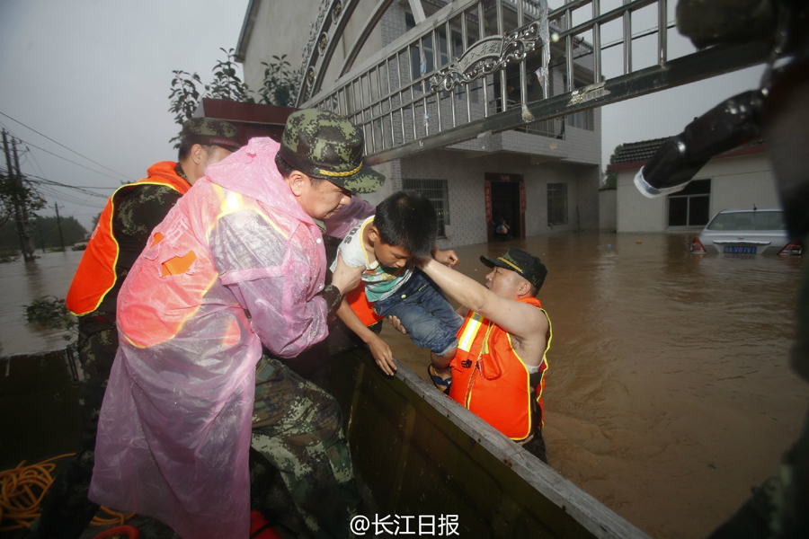 Yangtze River reaches flood stage for first time this year