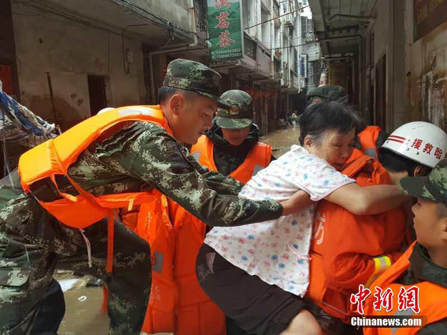 Typhoon Nepartak brings chaos to East China