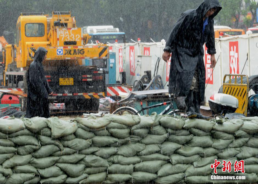 Typhoon Nepartak brings chaos to East China