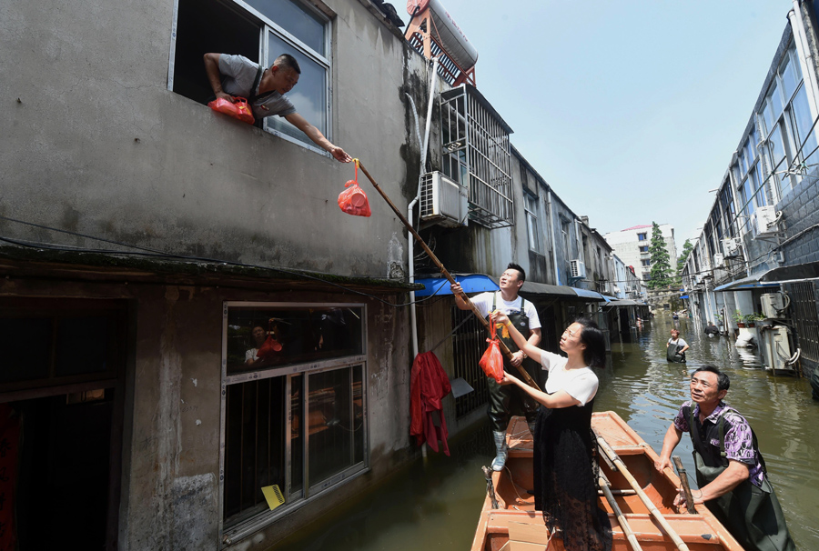 On the front lines of China's flood battle