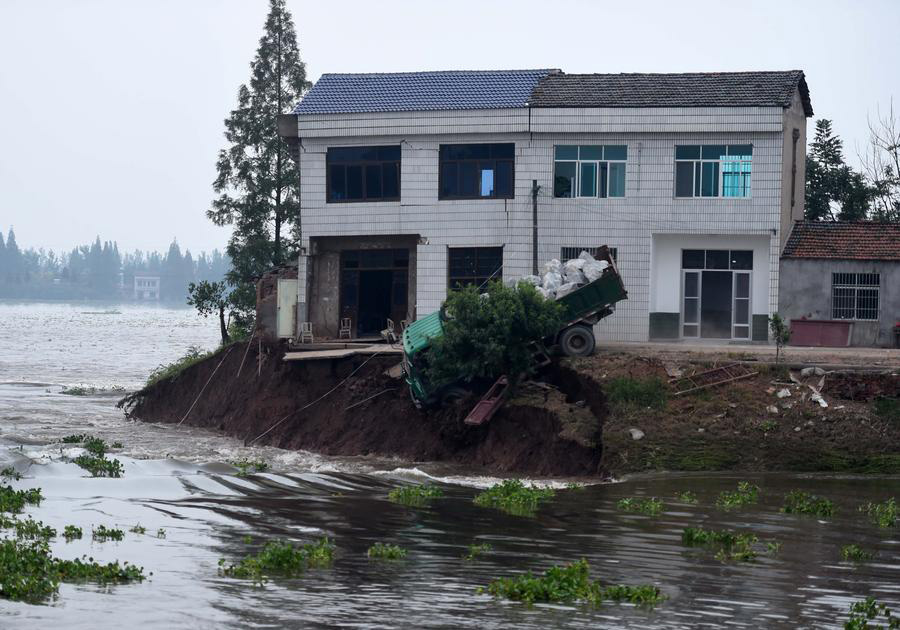 Rescuers risk life, drive heavy trucks to block floodwater