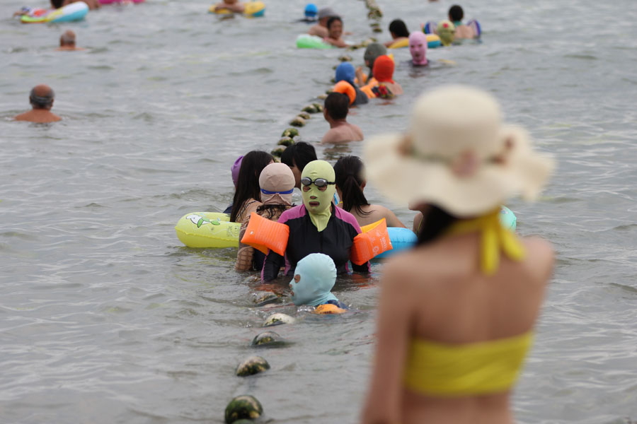 Face-kini masks hit Qingdao again