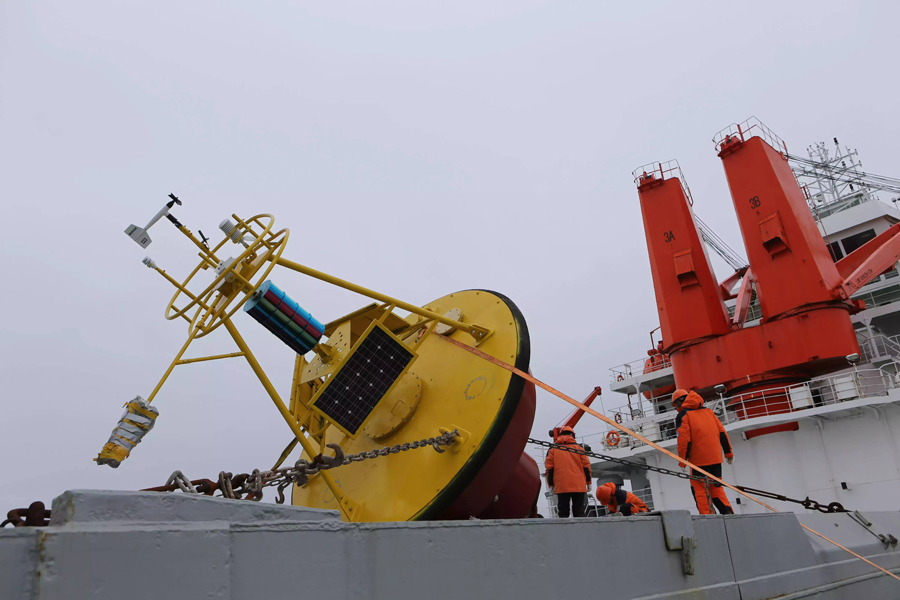 Icebreaker Xuelong arrives at North Pacific Ocean for 7th expedition