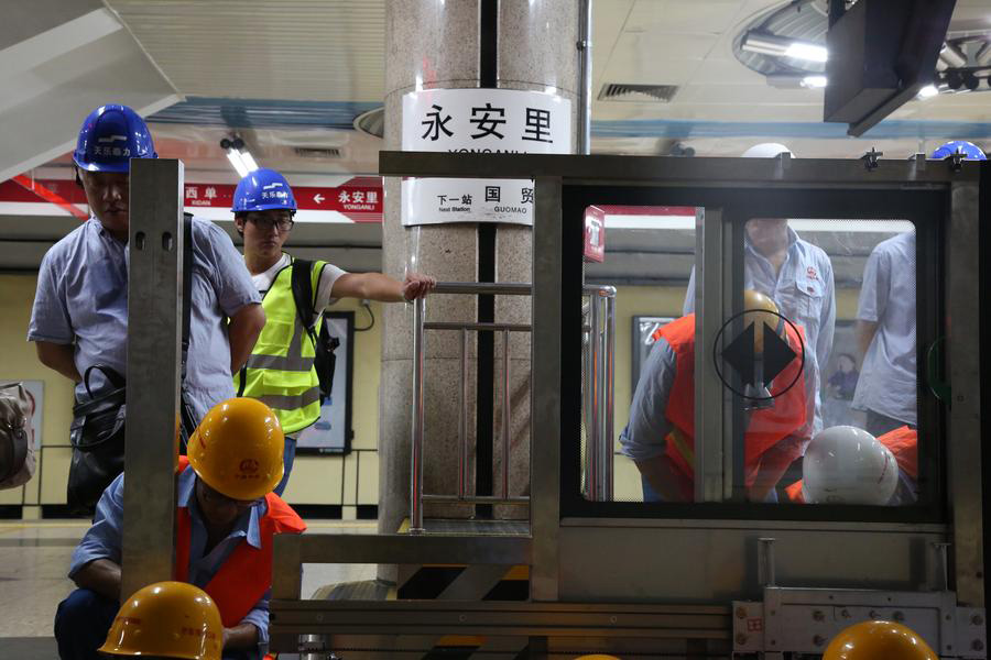 Beijing begins installing platform barriers on subway Line 1