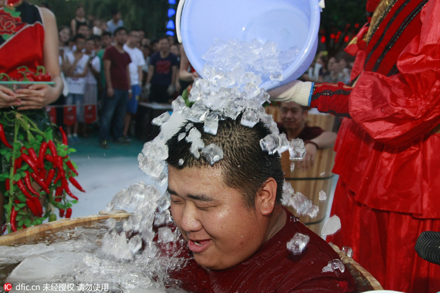 Hot pepper and ice tub challenge held in E China