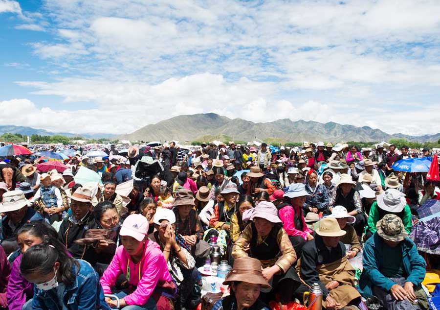 Panchen Lama's sacred ritual draws thousands of devotees