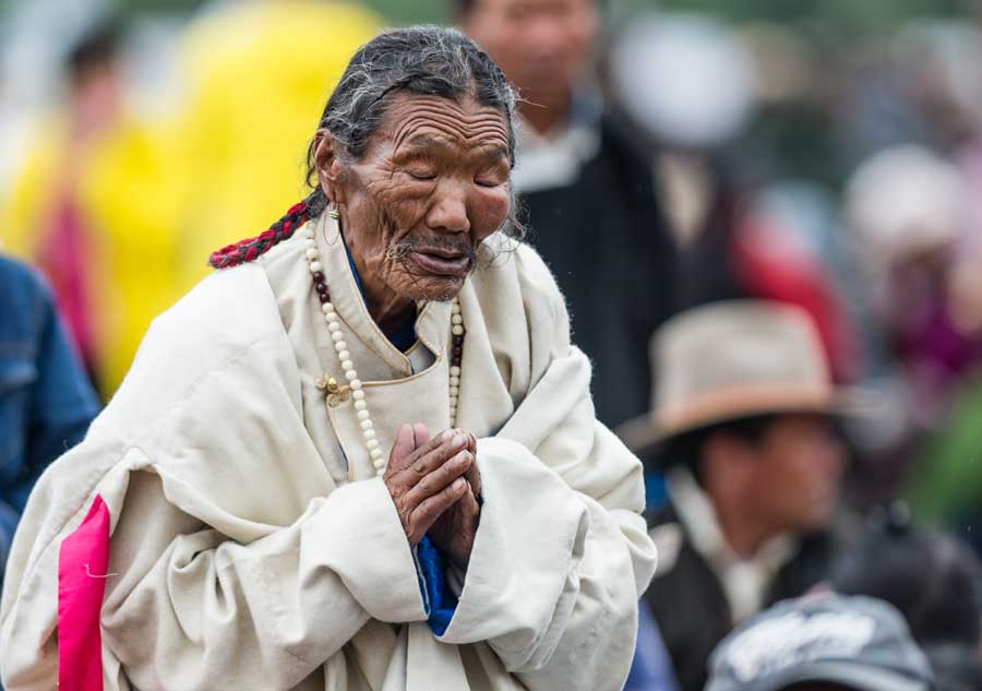 Panchen Lama's sacred ritual draws thousands of devotees